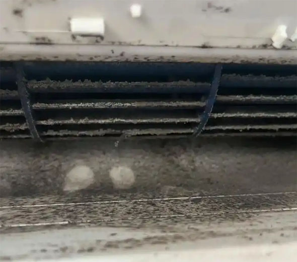 管城空调吹的风有股烧焦味是怎么回事